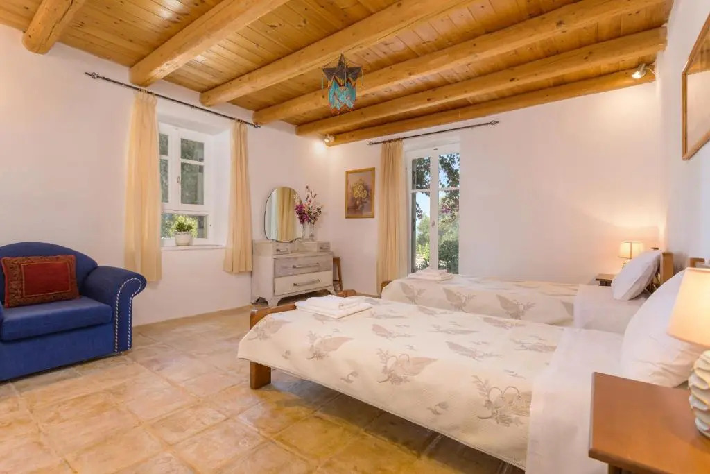 Louiza - Luxury Stone Villa