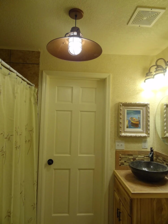 A2 - Poolside King Cabana with full kitchen, king bed, sleeper sofa and pool access
