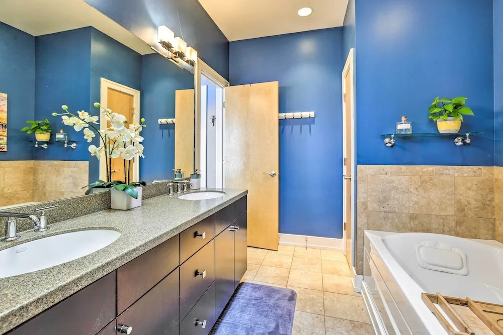 Downtown Condo w/ Rooftop Patio & City Views!