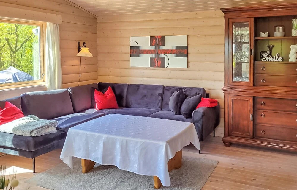 Nice Home in Lyngdal With Wifi and 4 Bedrooms