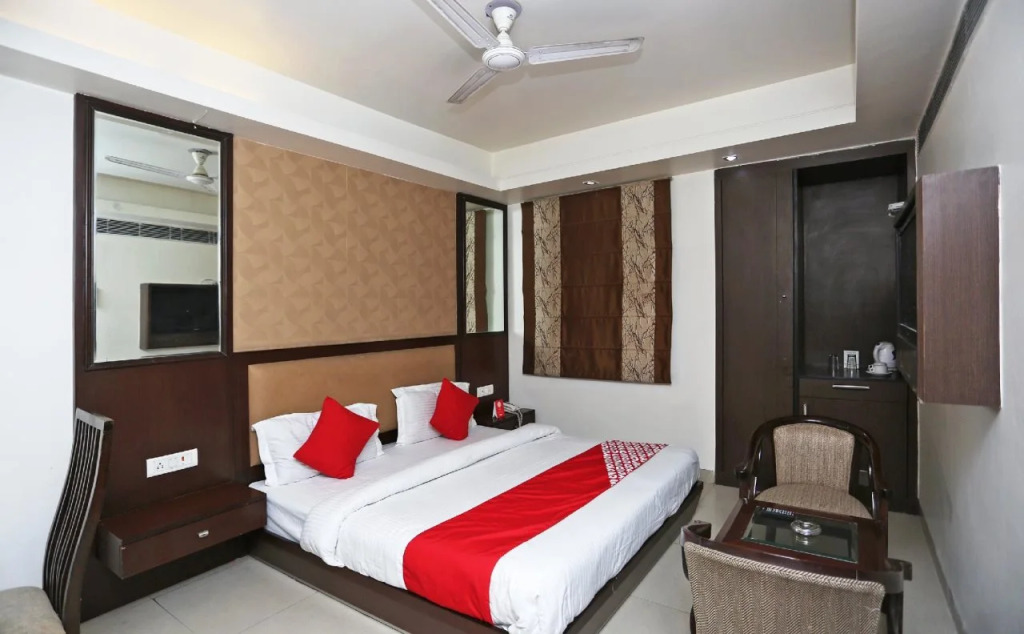 OYO 13758 XS Residency