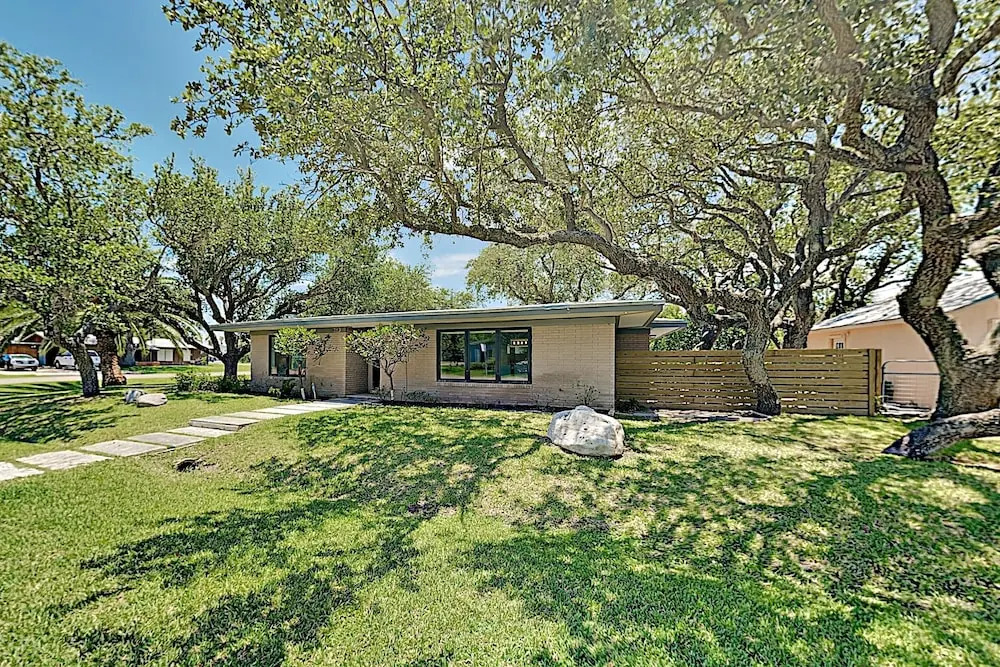 Little Bay Shores Near Rockport Beach 3 Bedroom Home