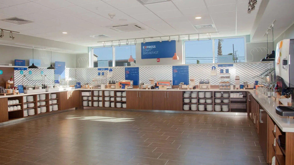 Holiday Inn Express & Suites Panama City Beach - Beachfront by IHG