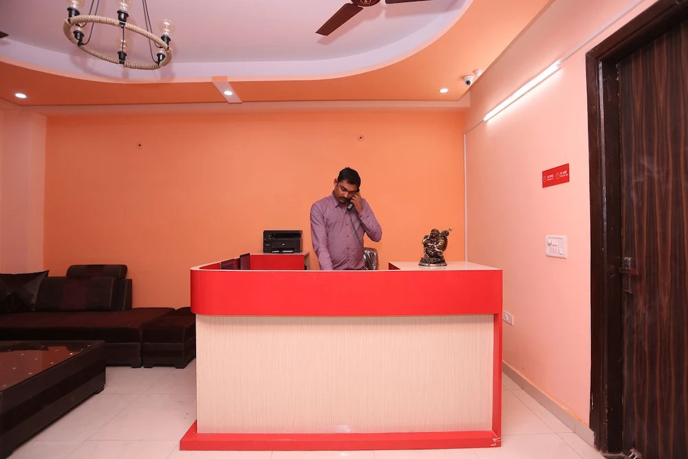 OYO 28172 Hotel Golden Palace