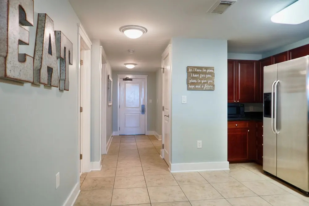 Waterscape C202 - 3 Br condo by RedAwning