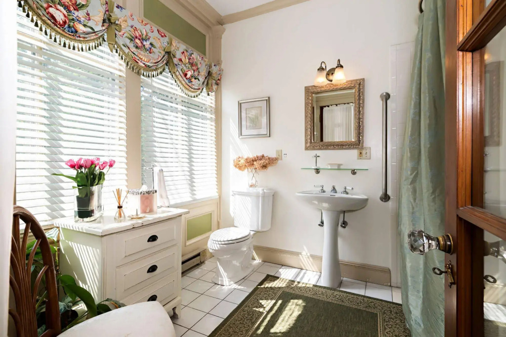 Silver Fountain Inn