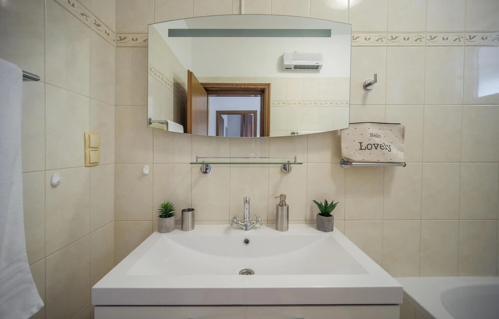 Three-Bedroom Holiday Home In Kastel Stafilic