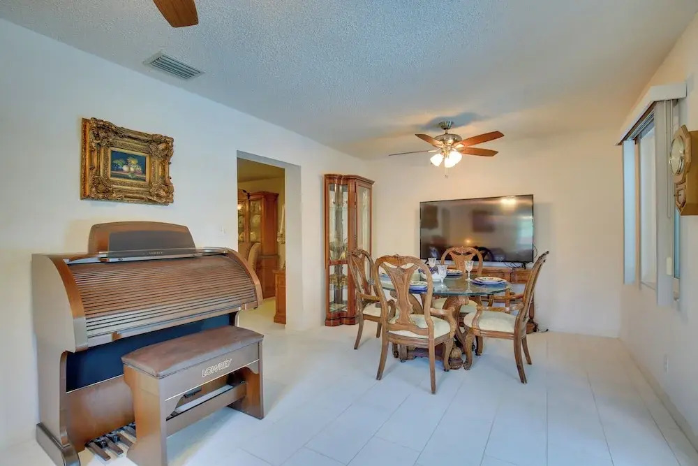 St Petersburg Home w/ Tropical Yard & Pool!