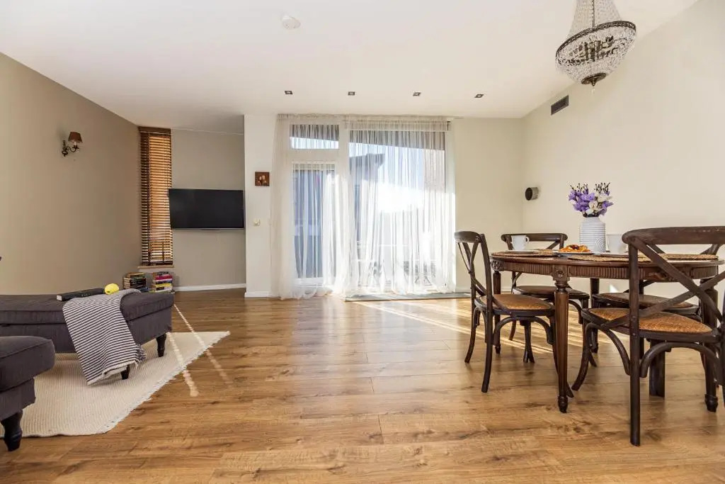 Peaceful Time Residence, By Cohost