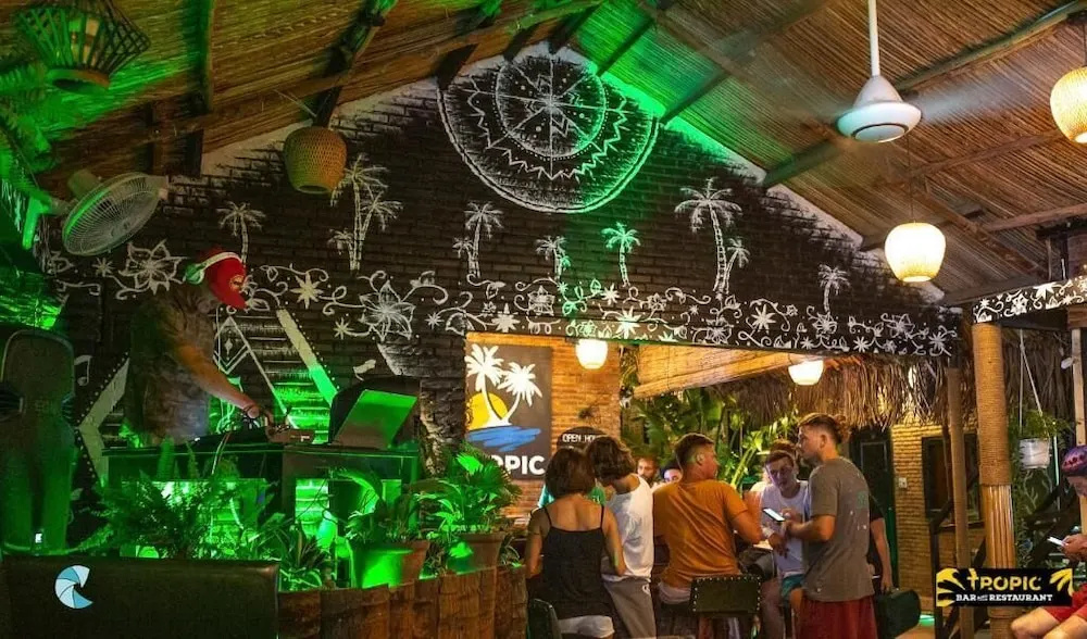 tropic hostel and restaurant