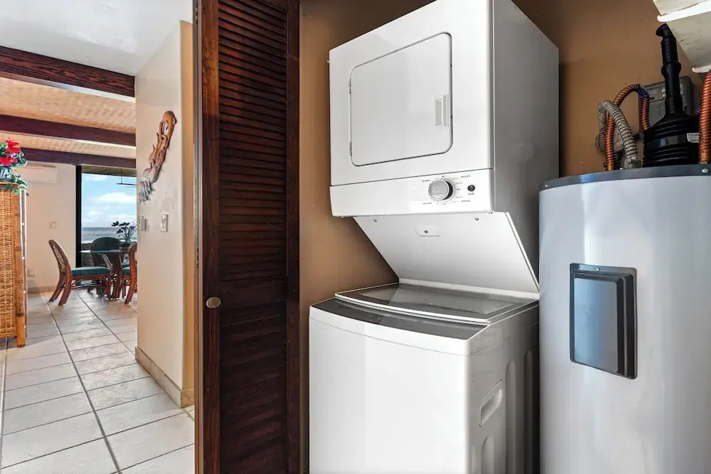 Easy Walk to Town Ocean Front AC & Wifi - Vrkcv