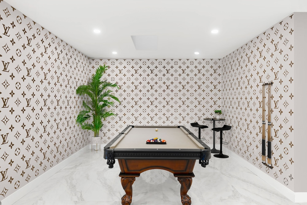 Fox Grand Residence- 6bd, 2 Pools & Pool Table