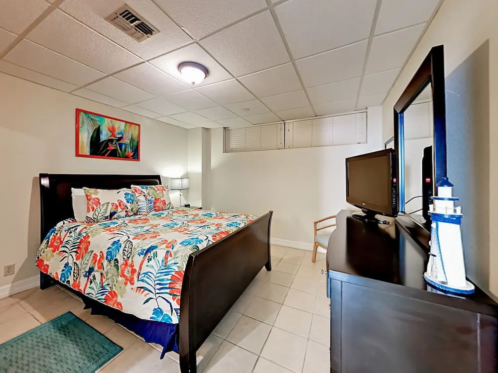 Laguna #305 - 2 Br Condo