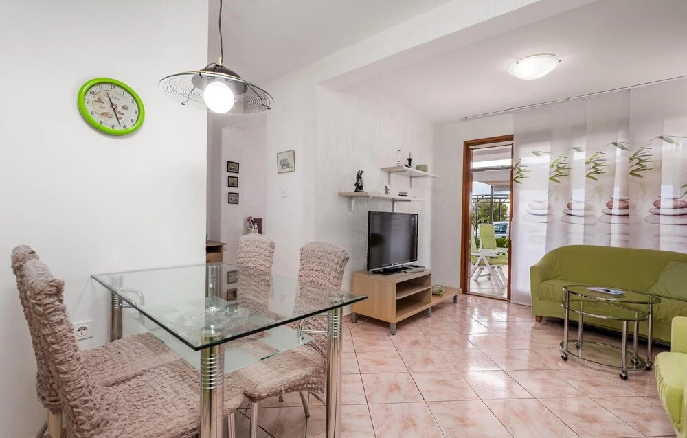 Nice Home in Karlobag With Wifi and 2 Bedrooms