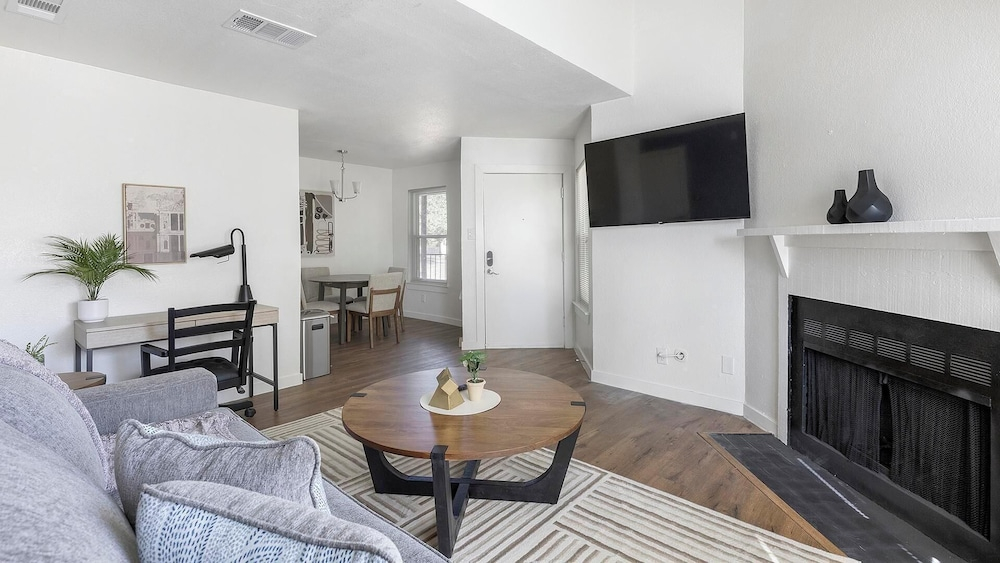 Landing Apartments Near CVC
