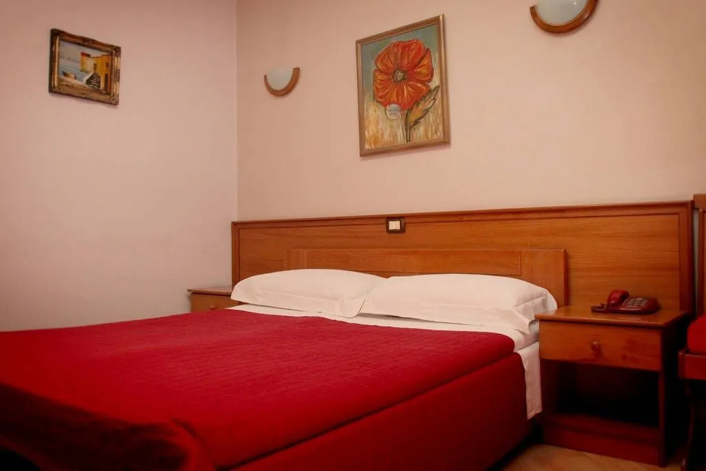 Hotel Lugano Tirana