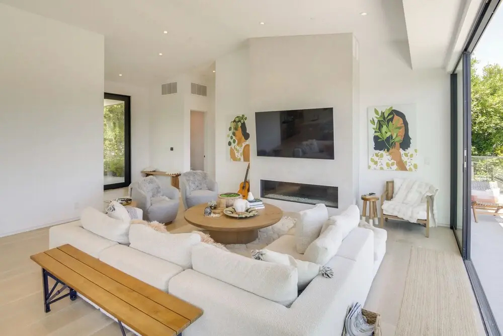 1 Mi to Point Dume: Mtn-view Escape w/ Patio!