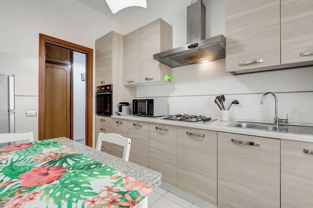 Cozy 2-Bedroom Flat with Balcony