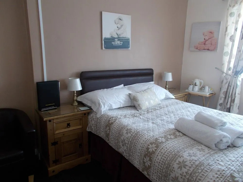 OYO Twins Palms Guest House