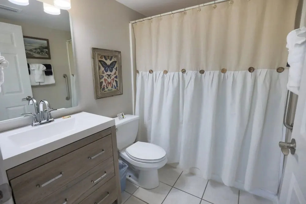 Seacrest 413 is a 2 BR Gulfside on Okaloosa Island by RedAwning