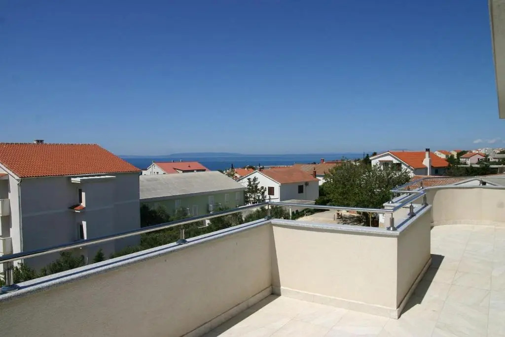 Beautiful penthouse for 8 close to city center