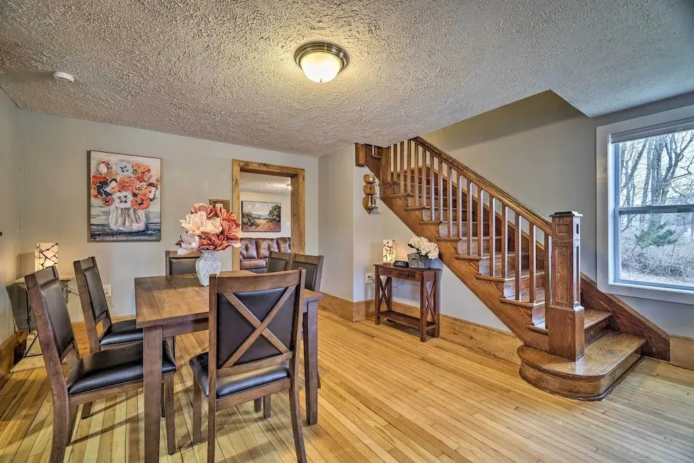 Scotrun Home Centrally Located to Area Resorts