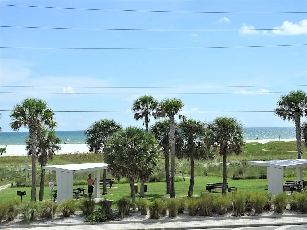 Sunset Royale - 212 2 Bedrooms 2 Bathrooms Apts