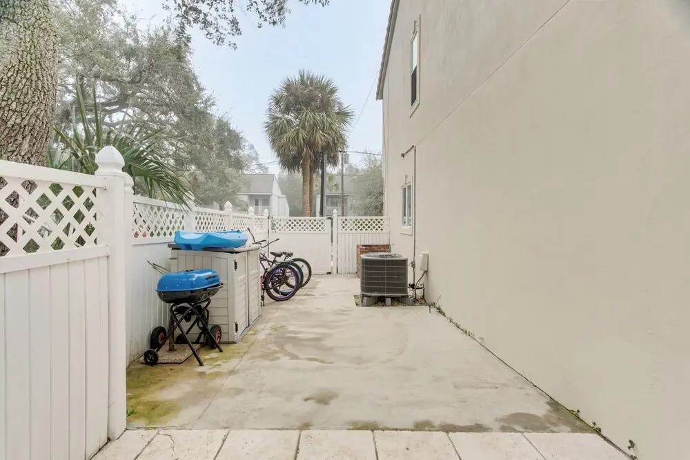 St Simons Island Townhome w/ Balcony + Ocean View!