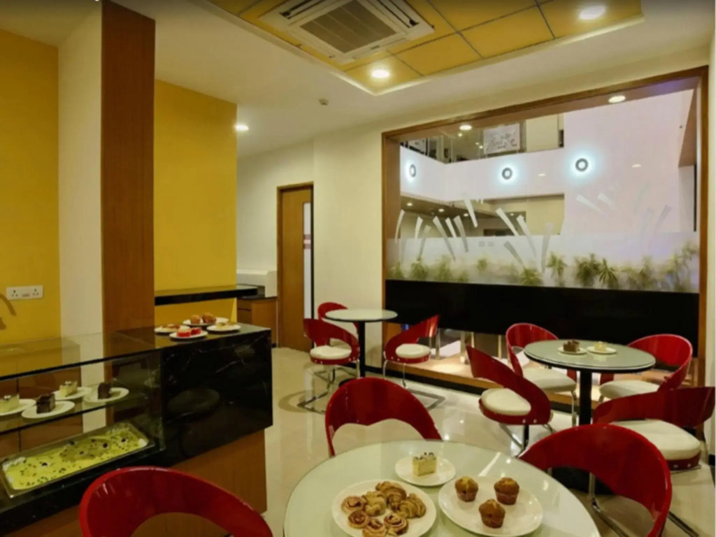 Hi 5 Hotel & Experience