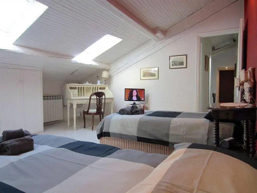 Temporary House - Independent House