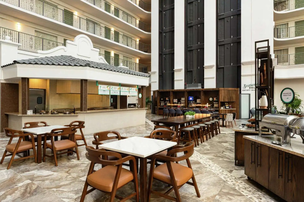 Отель Embassy Suites by Hilton Fort Lauderdale 17th Street