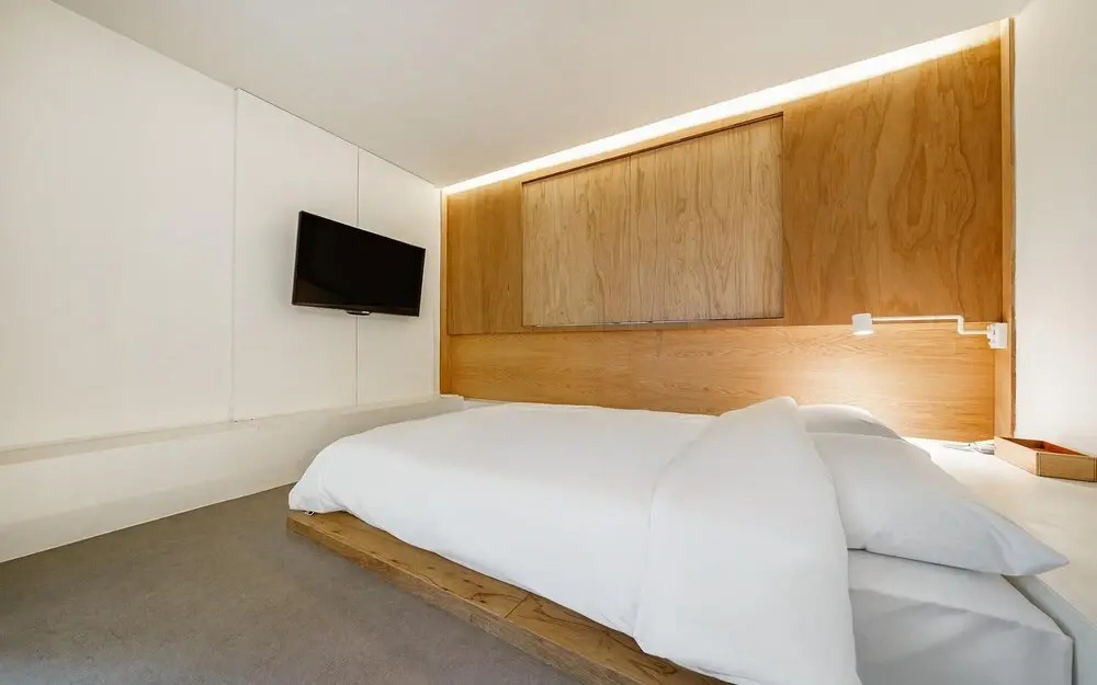 ADO hotel