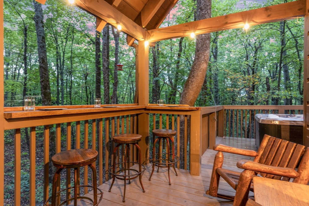 Finding Bigfoot 2 Bedroom Cabin