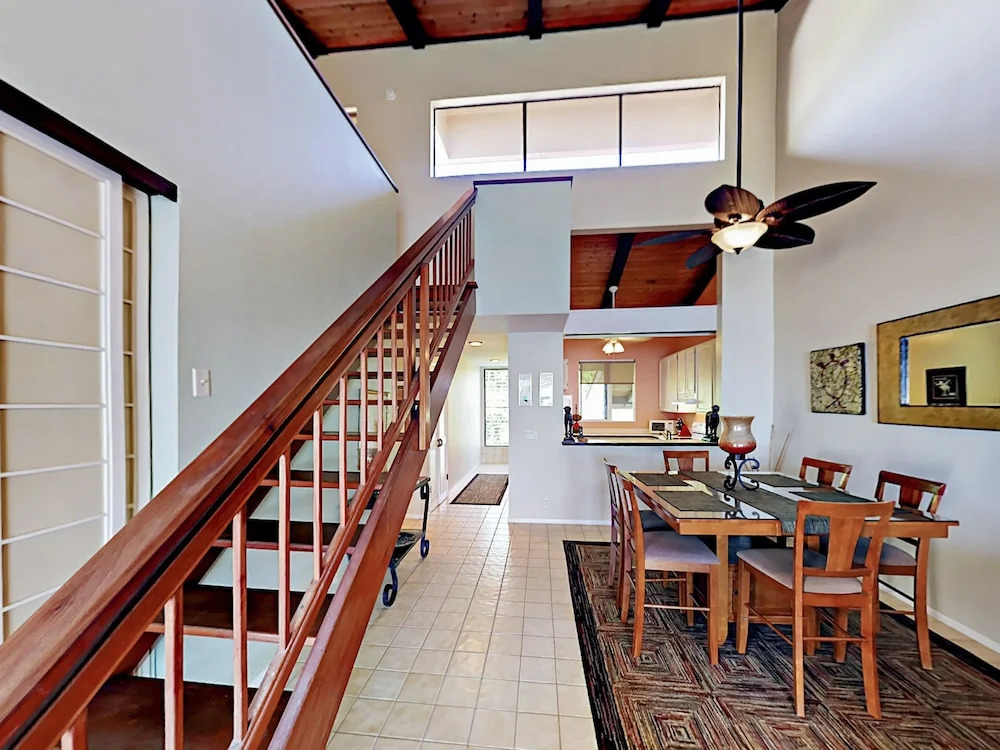Unobstructed Oceanfront! 2br + Loft W/ Lanai, Pool 2 Bedroom Condo