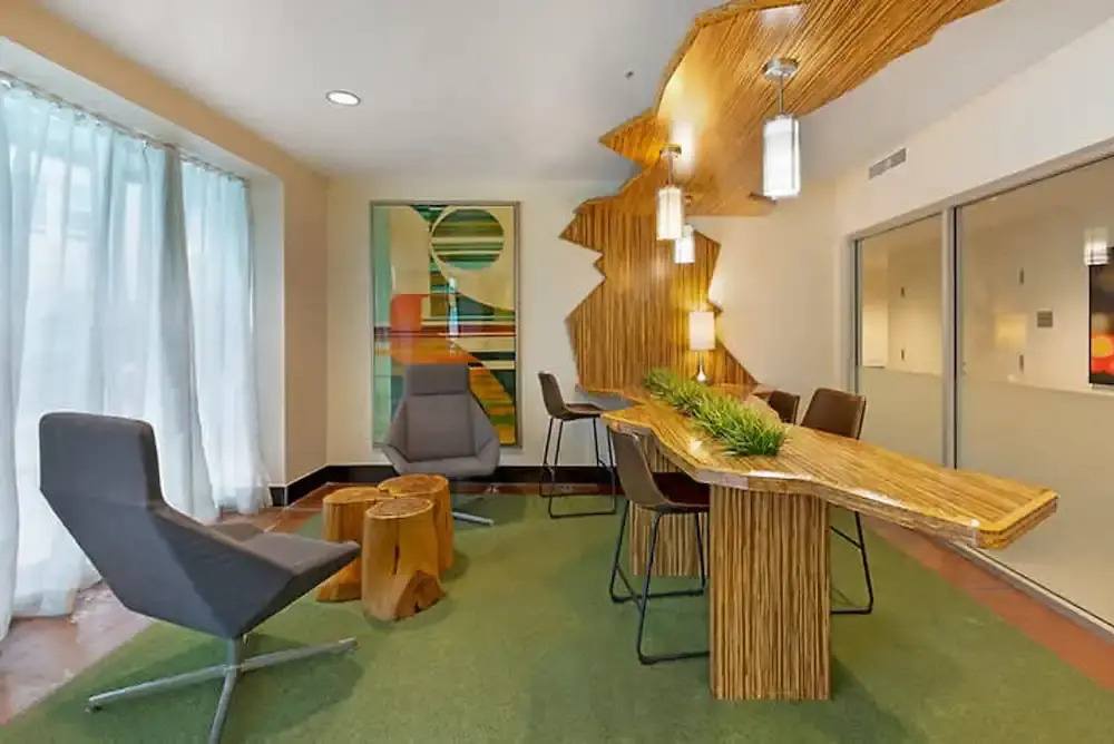Deco Style W Pool GYM Parking 10 Min to Cedars