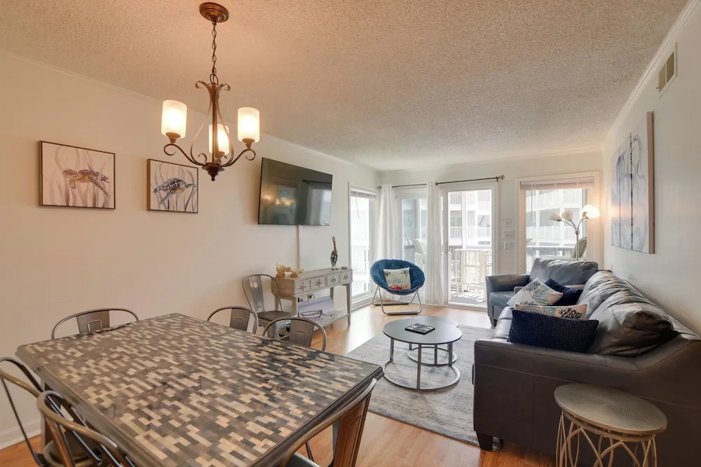 Pelicans Watch Beachfront Condo With Ocean Views!