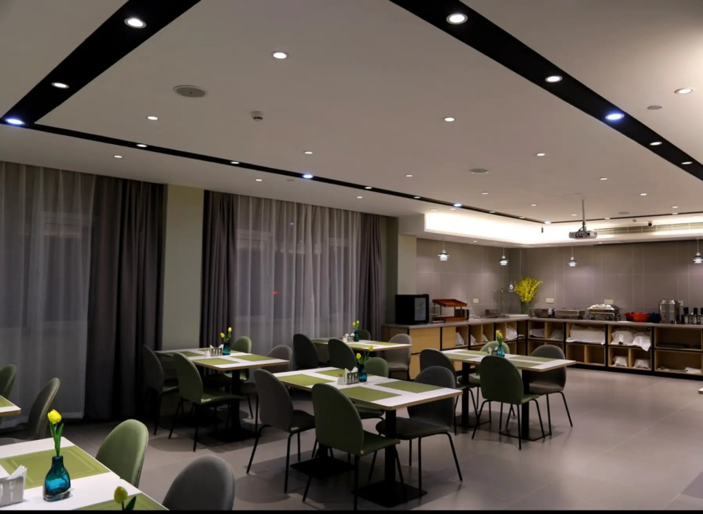 Homeinn Selected Hotel (Wuxi Anzhen East Railway Station RT-Mart)