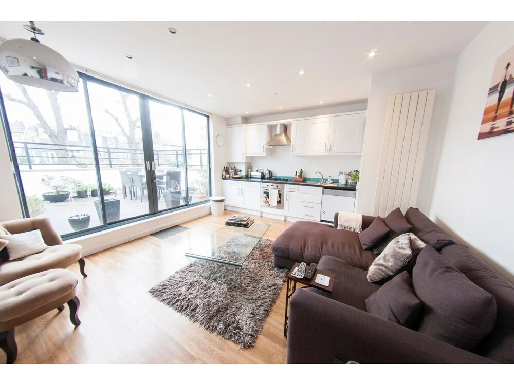 Bright and Spacious Apartment With Terrace