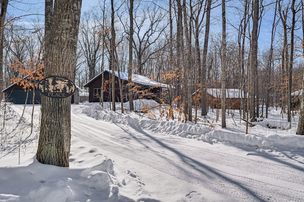 Northwoods Escape: Lakeside Retreat w/ Deck