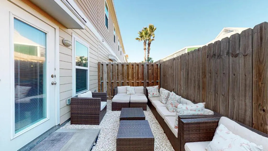 BC508 Townhome with Beach Inspired Decor, Heated Pool with Water Slide