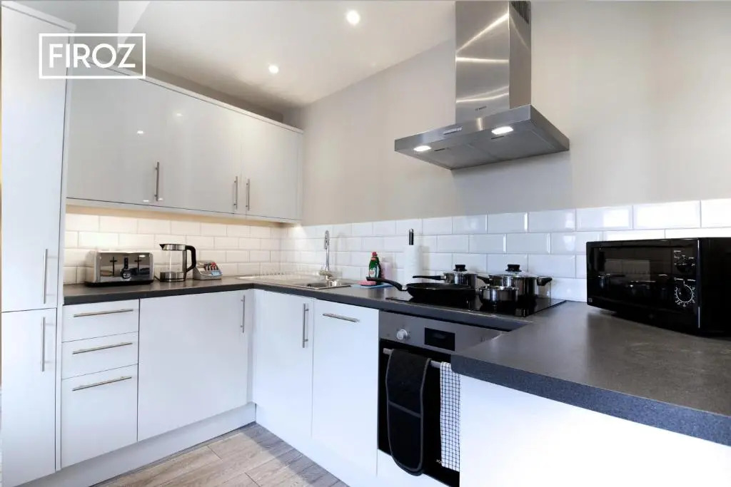 2 Bedroom 1 Bathroom Town Center Apartment With Free Parking By Firoz Property Management