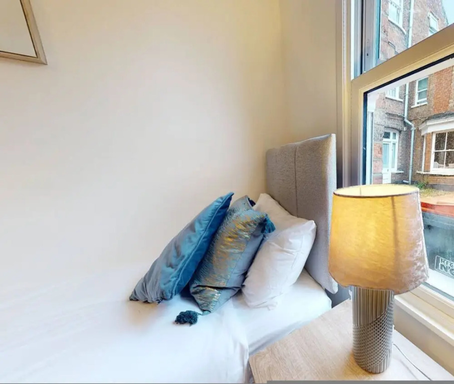 De Pary 2 Modern Bedford Apartment- Near Town Centre