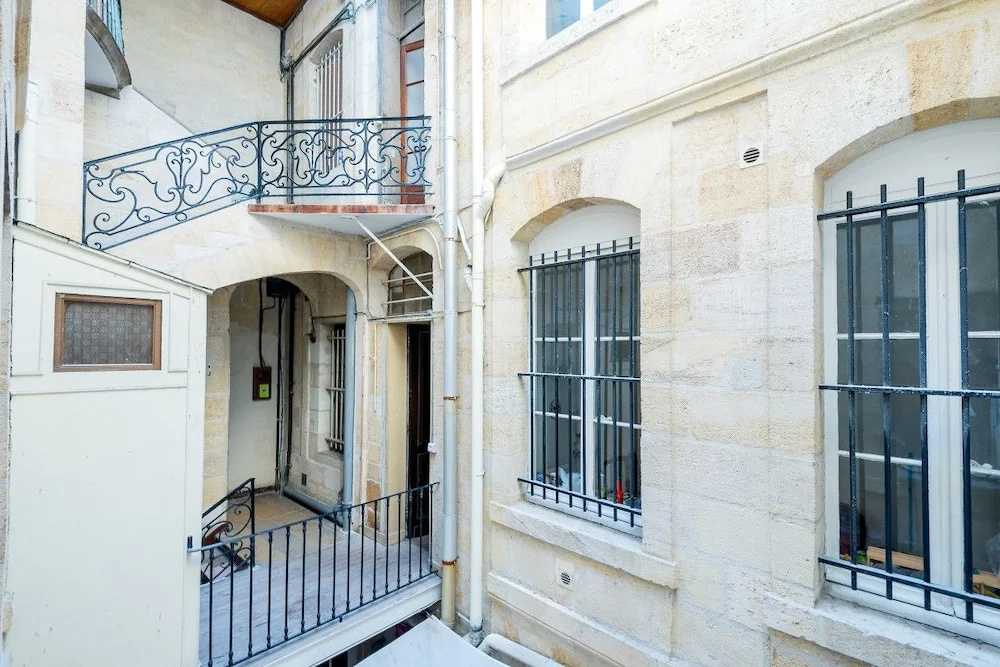 A "boat Cabin" in the Heart of Bordeaux