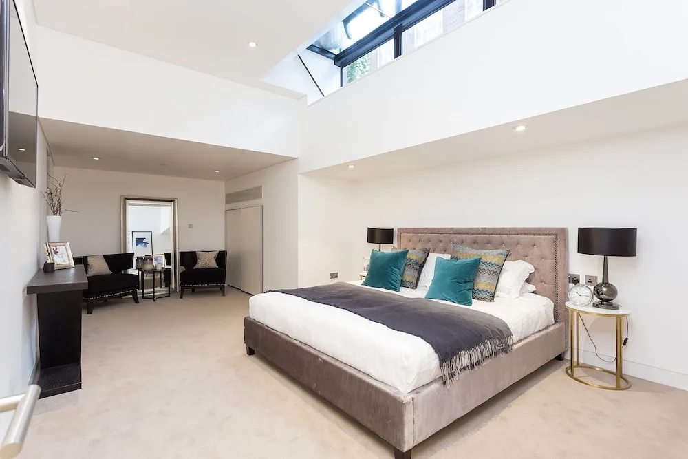 Urban Chic - Chiltern and Baker