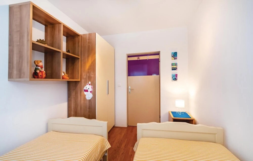 Awesome Home in Maslenica With Wifi and 3 Bedrooms