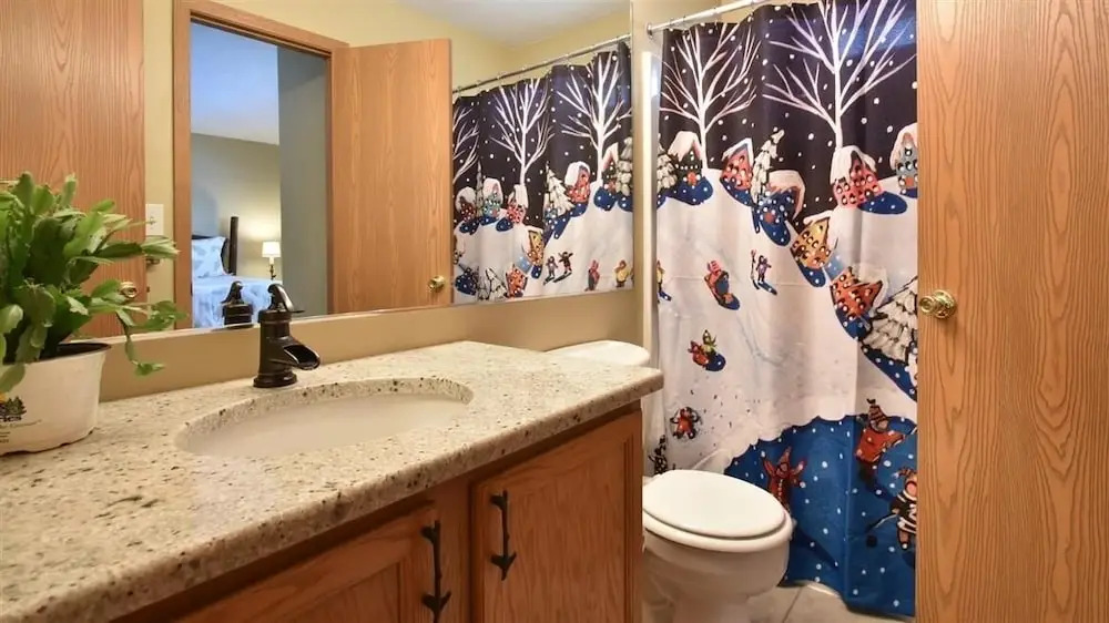 Seven Springs 4 BR Premium Condo, Sleeps 9 by RedAwning