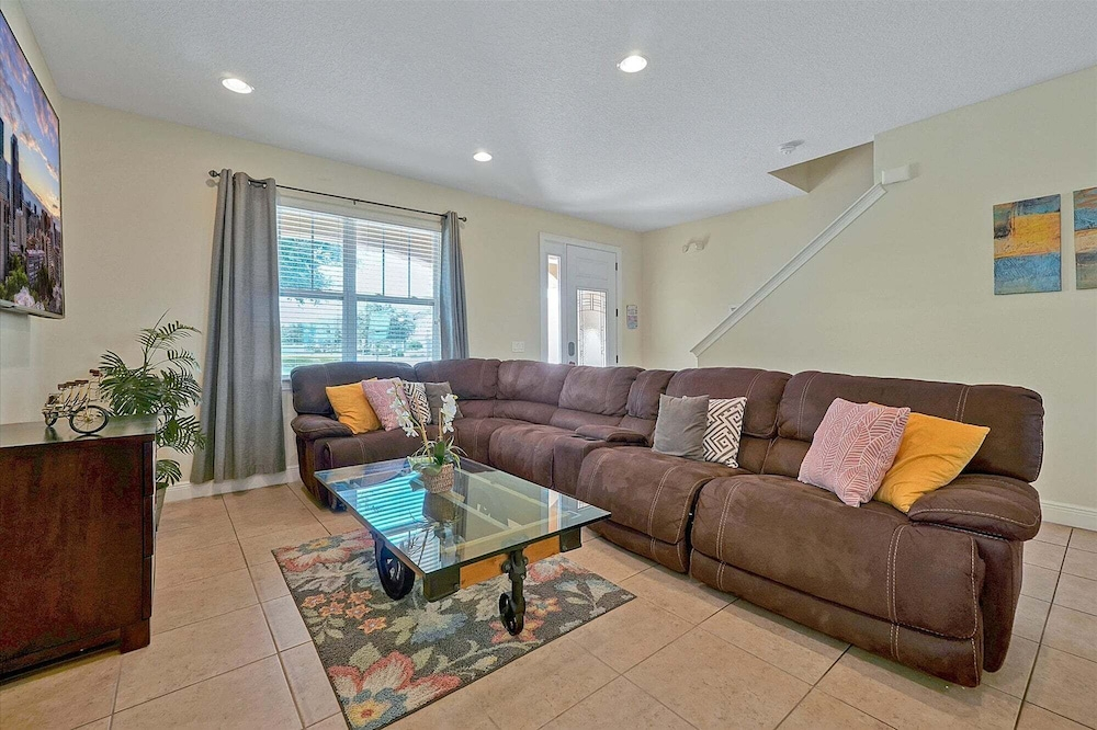 261 Lasso Drive 6bed