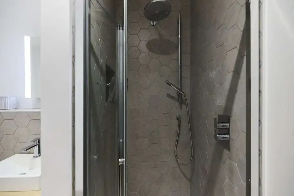 The Putney Hideaway - Modern and Elegant 3bdr Flat With Patio