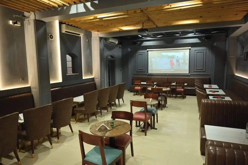 Fabhotel Shiv Palace