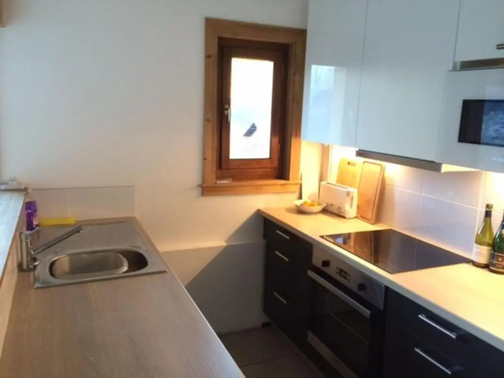 Luxury Apartment, 350m to ski lift, south facing, close to town centre